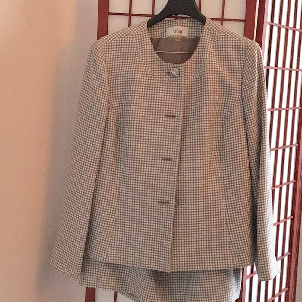 Le Suit 2 piece suit.